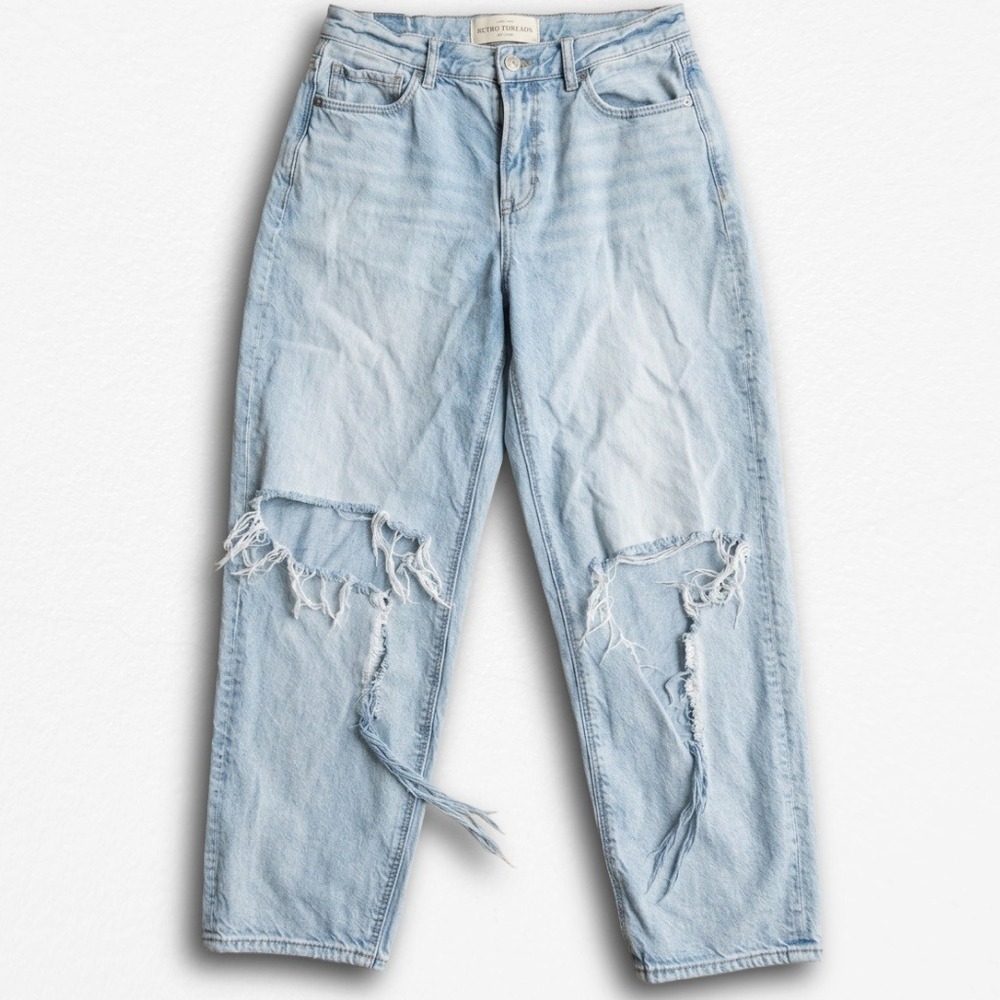 American Eagle Retro Threads Distressed Mom Jeans Light Wash Size 8 High Rise